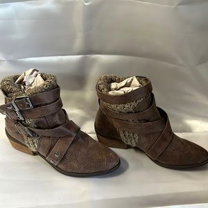 Not Rated booties size 8.5